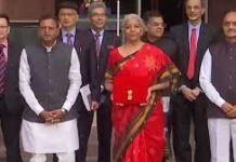 बजट : राष्ट्रपति को पहली बजट कॉपी देने पहुंचीं वित्त मंत्री सीतारमण बजट : राष्ट्रपति को पहली बजट कॉपी देने पहुंचीं वित्त मंत्री सीतारमण