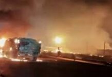 गैस टैंकर-ट्रेलर में भिड़ंत… 4 लोगों की जिंदा जलने से मौत…10 मकान और 2 ट्रक भी आग की चपेट में आए गैस टैंकर-ट्रेलर में भिड़ंत... 4 लोगों की जिंदा जलने से मौत...10 मकान और 2 ट्रक भी आग की चपेट में आए